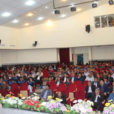 تجلیل از کارگران و کارفرمایان نمونه منطقه آزاد ارس